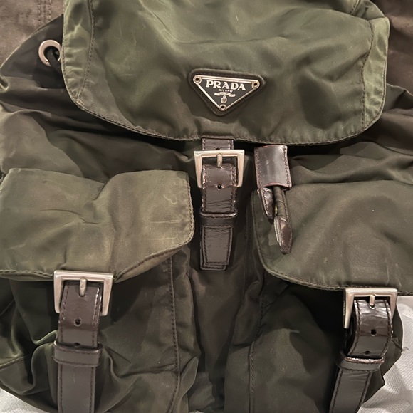 Prada back unisex moderate discoloration at base and exterior - Picture 3 of 3